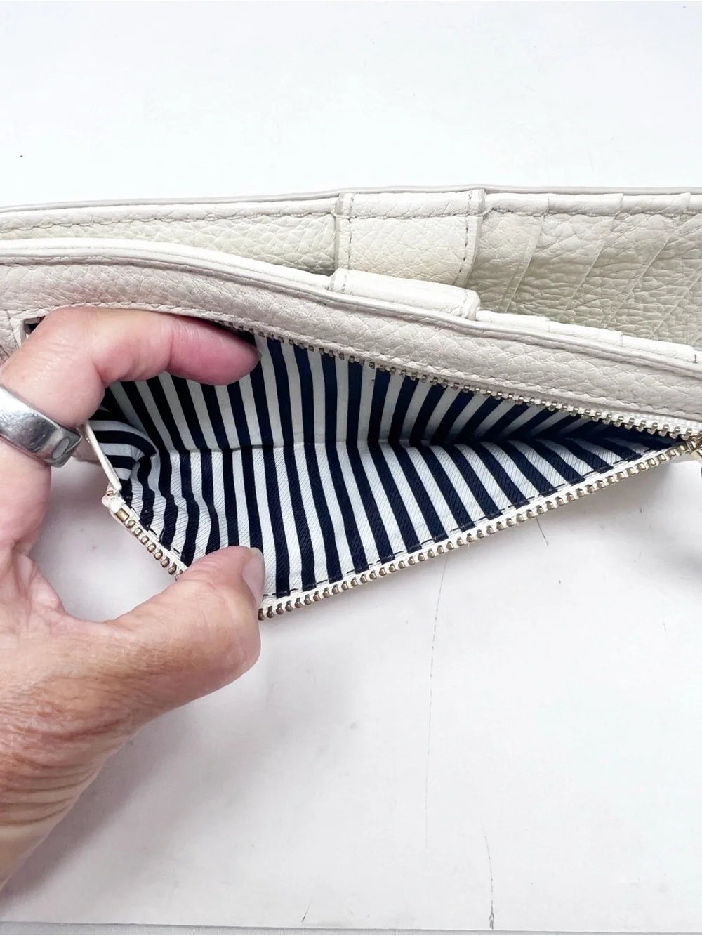 KATE SPADE CONTINENTAL SLIM OFF-WHITE PEBBLED LEATHER WALLET